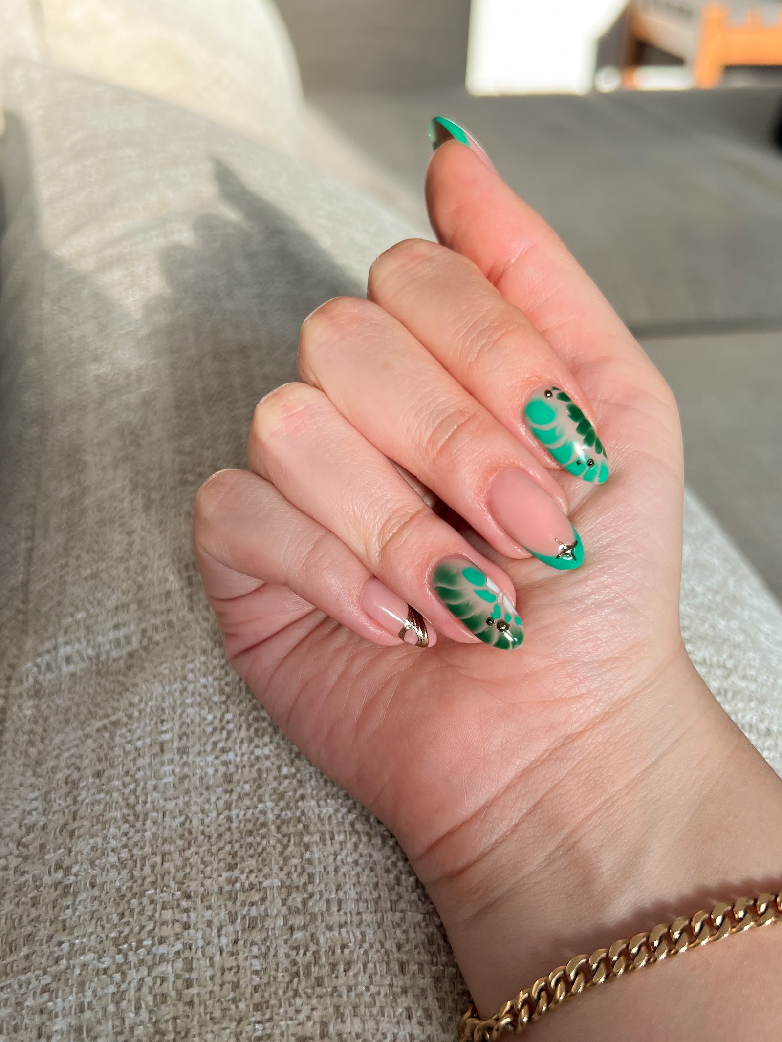 Cuticle Qween nail photo 4
